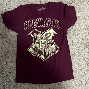 Warner Bros. Maroon Hogwarts women’s Tee Sz. XL